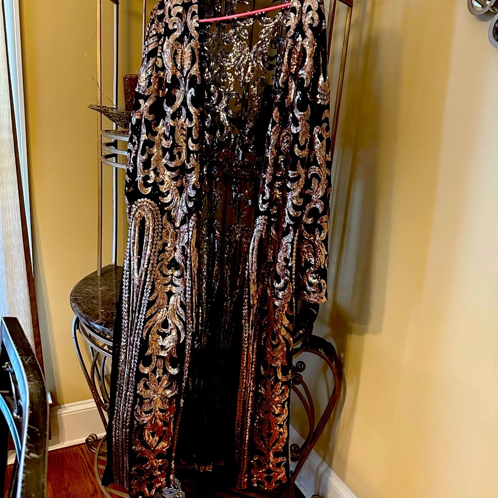 Bisht  gently used fits large / XL bust 48”- length 47”
